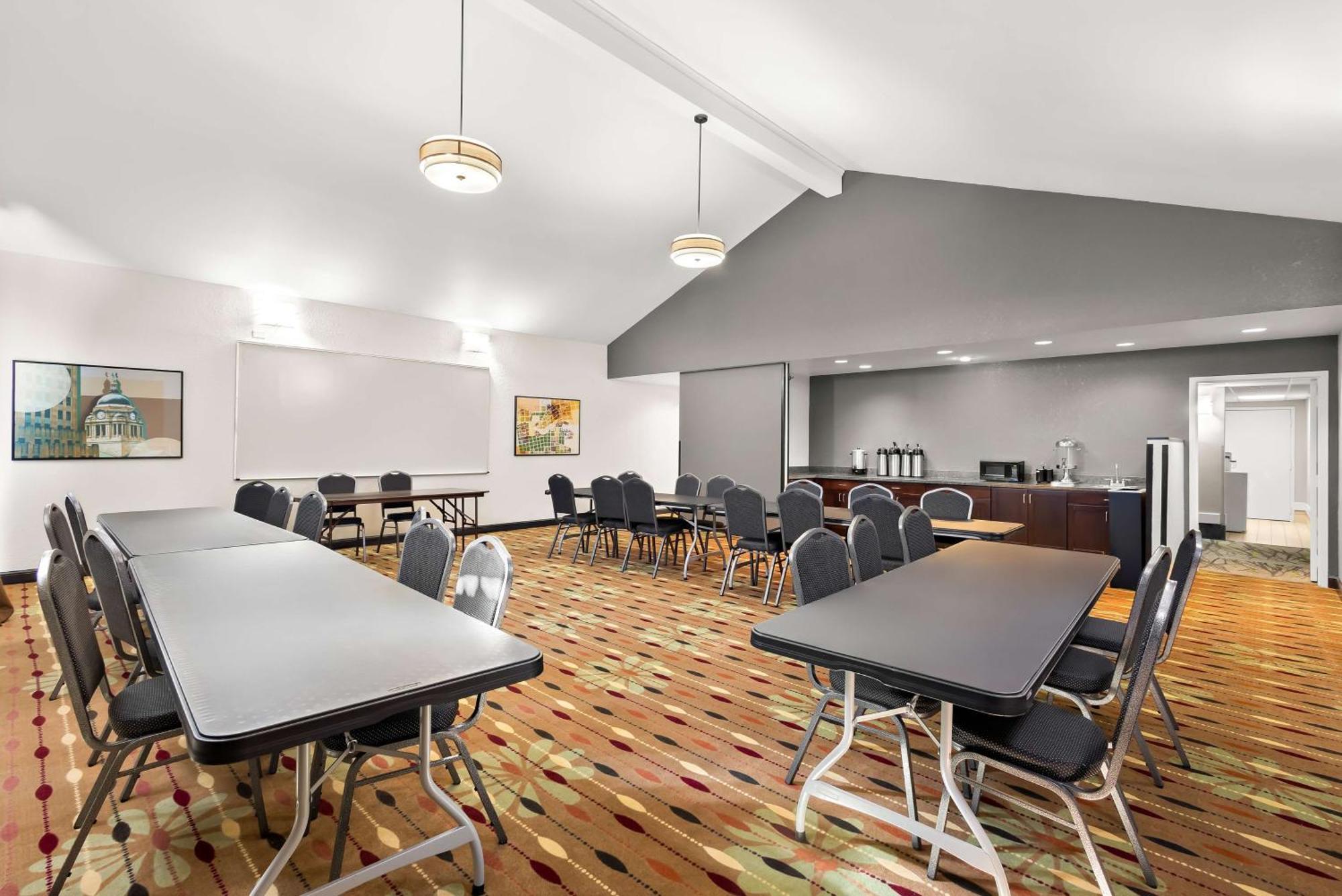 Best Western Luxbury Inn Fort Wayne Exteriör bild
