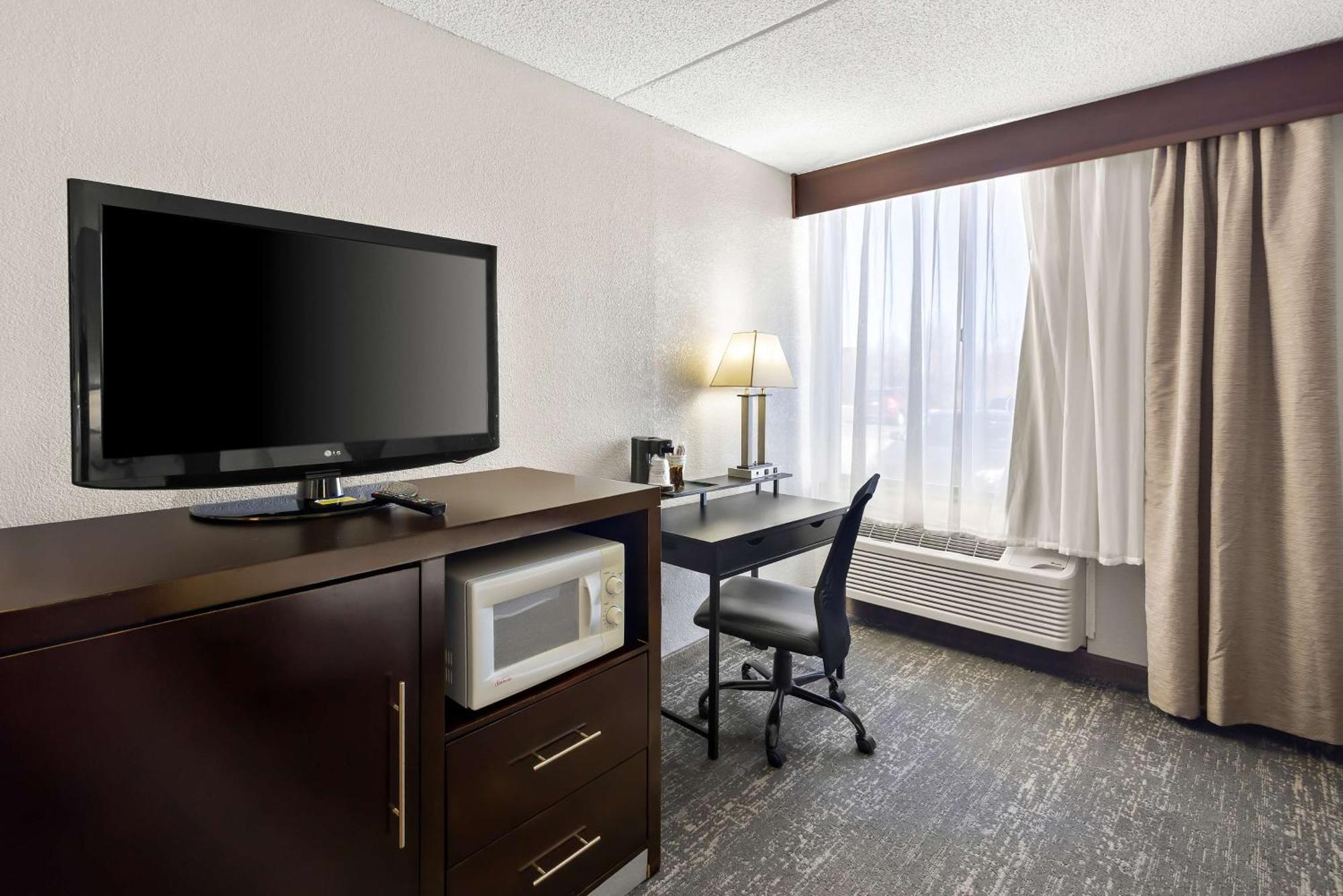 Best Western Luxbury Inn Fort Wayne Exteriör bild