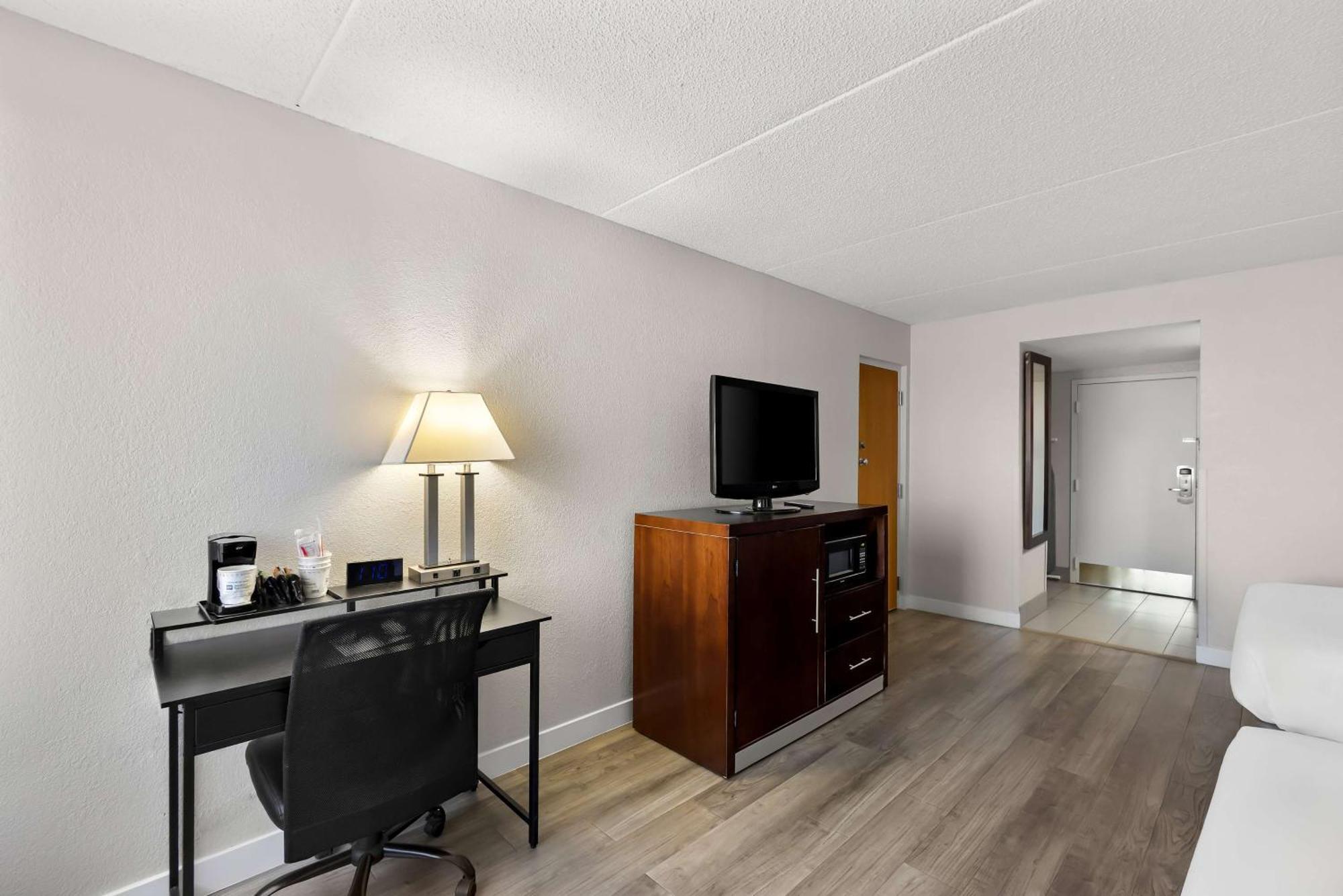 Best Western Luxbury Inn Fort Wayne Exteriör bild
